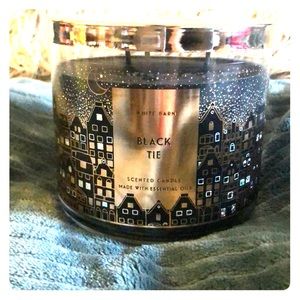 Beautiful White Barn Candle!